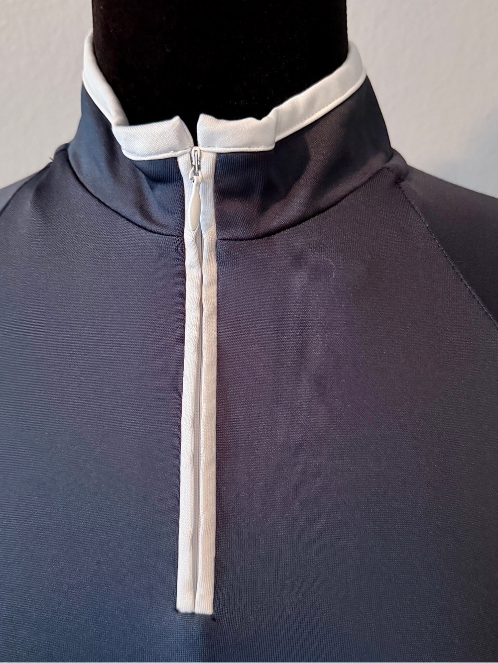 Burberry Navy Long-Sleeve Quarter-Zip Performance Golf Top with White Trim - Picture 5 of 7
